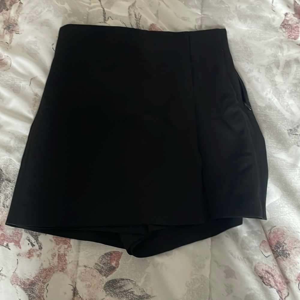 Zara black scort